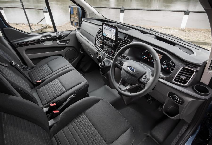 Интерьер Ford Transit Custom Trend 2017 года  (UK) (фото 8 из 10)